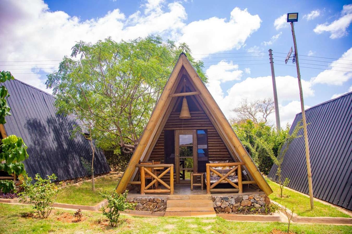 Boma Simba Safari Lodge Voi Dış mekan fotoğraf